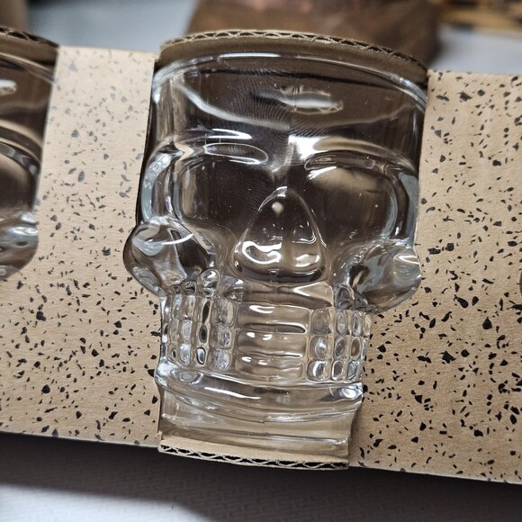 Original Set Of 4 Shot Glasses 3-D Skull Clear Glass Halloween /Day Of The Death - Picture 12 of 13